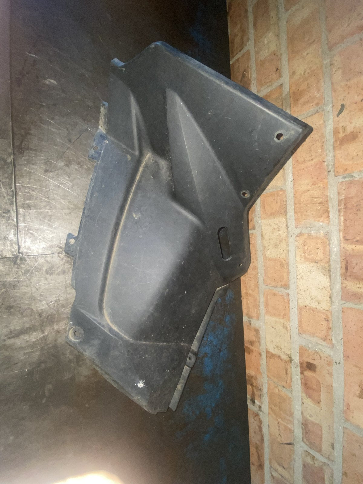 Used Suzuki KingQuad 500 left hand inner mudguard panel - side
